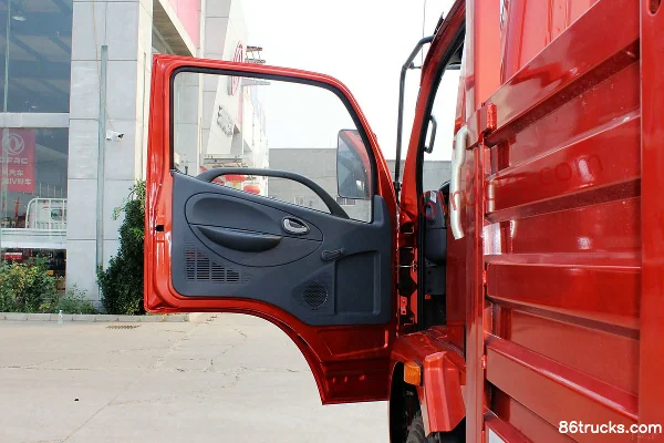 Dongfeng Duolika M 136hp 4X2(6 wheels) 5.8m crew-cab flatbed cargo truck (1) | 86Trucks