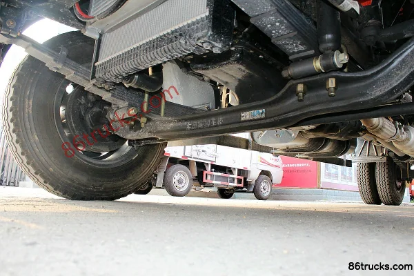 Dongfeng Duolika M 136hp 4X2(6 wheels) 5.8m crew-cab flatbed cargo truck Chassis (2) | 86Trucks