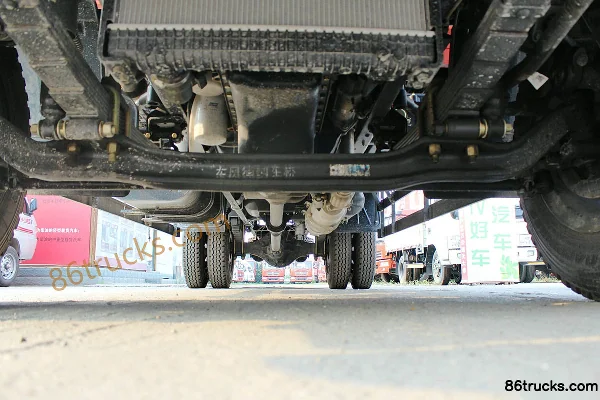Dongfeng Duolika M 136hp 4X2(6 wheels) 5.8m crew-cab flatbed cargo truck Chassis (1) | 86Trucks