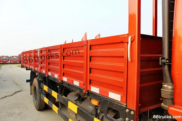 Dongfeng Duolika M 136hp 4X2(6 wheels) 5.8m crew-cab flatbed cargo truck Body (1) | 86Trucks