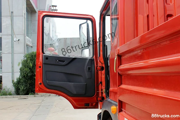 Dongfeng Duolika D9 medium truck 160 hp 4X2(6 wheels) 6.7m semi-row flatbed cargo truck (8-speed) Cab (1) | 86Trucks