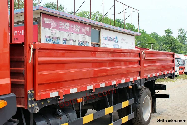 Dongfeng Duolika D9 medium truck 160 hp 4X2(6 wheels) 6.7m semi-row flatbed cargo truck (8-speed) Body (1) | 86Trucks