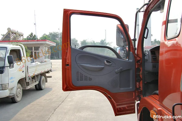 Dongfeng Duolika D8 Super Power 200 hp 4X2(6 wheels) 5.18m Crew Cab Flatbed Cargo Truck (2) | 86Trucks