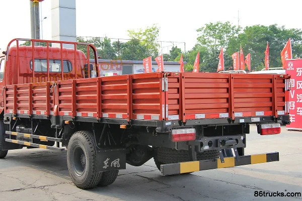 Dongfeng Duolika D8 Super Power 200 hp 4X2(6 wheels) 5.18m Crew Cab Flatbed Cargo Truck Body (2) | 86Trucks