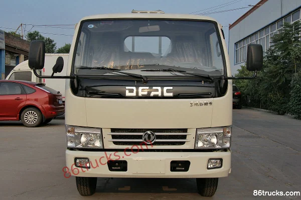 Dongfeng Duolika D5 68 hp 4X2(6 wheels) 3.5m Single Row Flatbed Light Truck Exterior (2) | 86Trucks