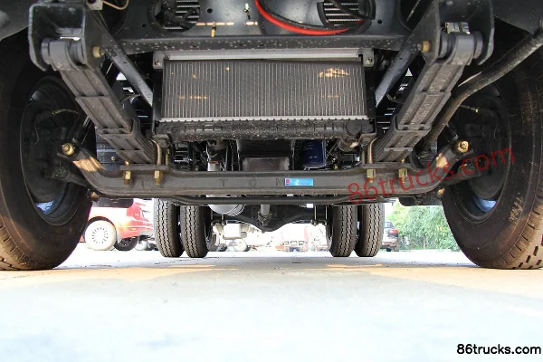 Dongfeng Duolika D5 68 hp 4X2(6 wheels) 3.5m Single Row Flatbed Light Truck Chassis (2) | 86Trucks