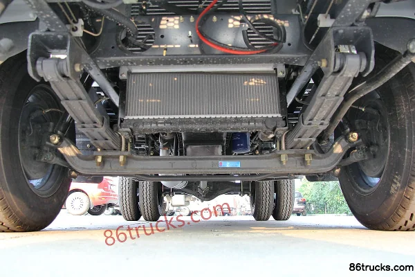 Dongfeng Duolika D5 68 hp 4X2(6 wheels) 3.5m Single Row Flatbed Light Truck Chassis (1) | 86Trucks