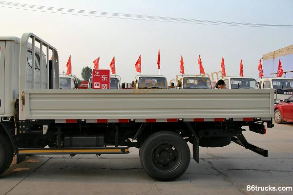 Dongfeng Duolika D5 68 hp 4X2(6 wheels) 3.5m Single Row Flatbed Light Truck Body (1) | 86Trucks
