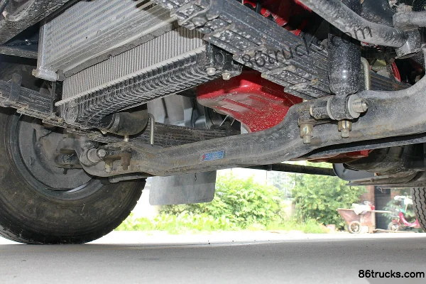 Dongfeng Duolika D7 129hp 4X2(6 wheels) 5.1m single-row flatbed light truck Chassis (3) | 86Trucks