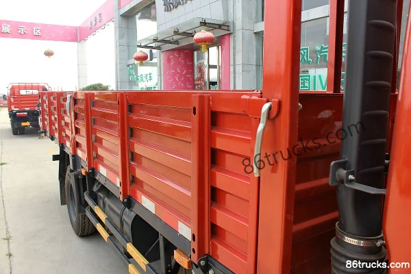 Dongfeng Duolika D7 129hp 4X2(6 wheels) 5.1m single-row flatbed light truck Body (1) | 86Trucks