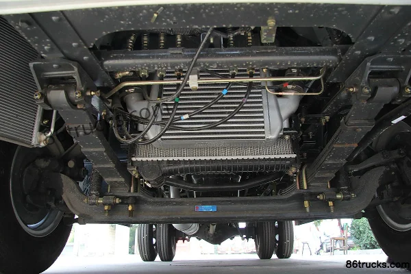 Dongfeng Kaipute N280 116hp 4X2(6 wheels) 4.13m single-row flatbed light truck Chassis (2) | 86Trucks