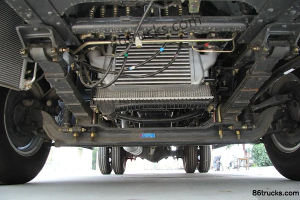 Dongfeng Kaipute N280 116hp 4X2(6 wheels) 4.13m single-row flatbed light truck Chassis (1) | 86Trucks