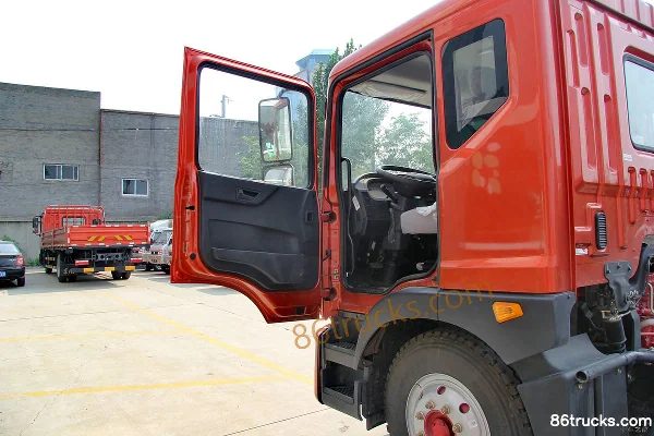 Dongfeng Duolika D9 camion moyen 160 ch 4X2(6 roues) camion porteur fourgon 7,7 m (Yuchai) Cabine (1) | 86Trucks