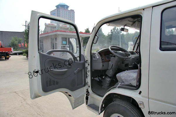 Dongfeng Duolika D6 82 ch 4X2(6 roues) camion léger à ridelles cabine double 3,3 m (1) | 86Trucks