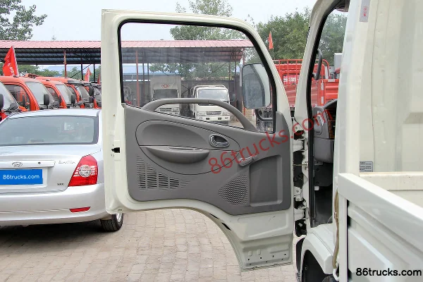 Dongfeng Duolika D5 68 ch 4X2(6 roues) 3.8 m Cabine simple plateau camion léger (2) | 86Trucks