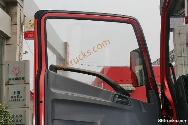 Yuejin Chaoyue C500-52 180hp 4X2(6 wheels) 6.685m semi-panel flatbed cargo truck Cab (2) | 86Trucks