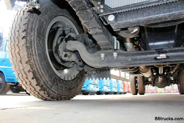 Yuejin Chaoyue C500-52 180hp 4X2(6 wheels) 6.685m semi-panel flatbed cargo truck Chassis (3) | 86Trucks