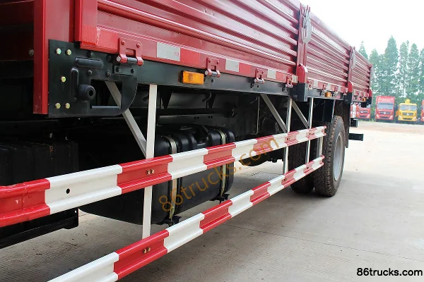Yuejin Chaoyue C500-52 180hp 4X2(6 wheels) 6.685m semi-panel flatbed cargo truck Body (3) | 86Trucks