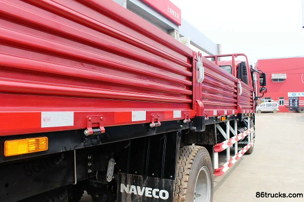 Yuejin Chaoyue C500-52 180hp 4X2(6 wheels) 6.685m semi-panel flatbed cargo truck Body (1) | 86Trucks