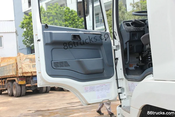 Hualing Star 160 hp 4X2(6 wheels) Powder Material Truck Chassis Cab (3) | 86Trucks