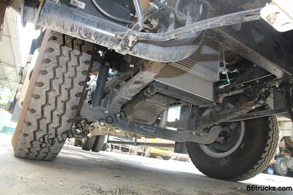Hualing Star 160 hp 4X2(6 wheels) Powder Material Truck Chassis (2) | 86Trucks