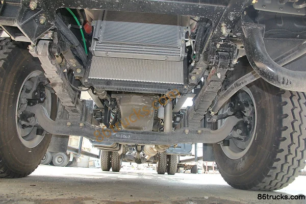 Hualing Star 160 hp 4X2(6 wheels) Powder Material Truck Chassis (1) | 86Trucks