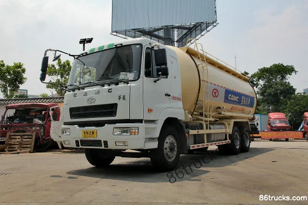 Hualing Star 270 hp 6X4(10 wheels) Powder Material Truck Exterior (2) | 86Trucks