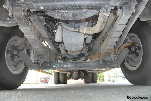 Hualing Star 270 hp 6X4(10 wheels) Powder Material Truck Chassis (1) | 86Trucks