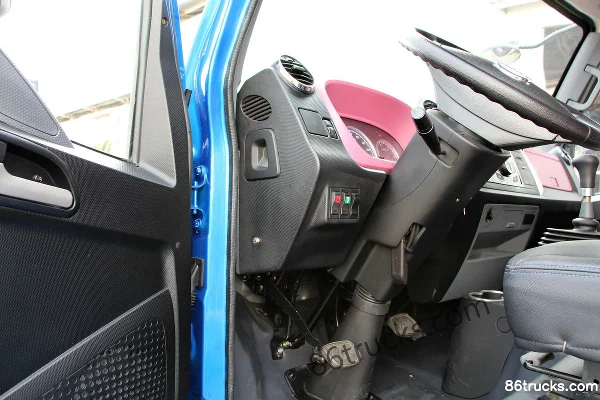 Shijun Skat 115hp 4X2(6 wheels) Semi-panel Van Light Truck Cab (1) | 86Trucks
