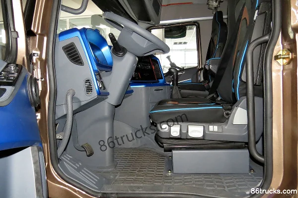 Projen Tianji (PROJEN) heavy truck 430 hp 6X4(10 wheels) tractor truck Cab (3) | 86Trucks