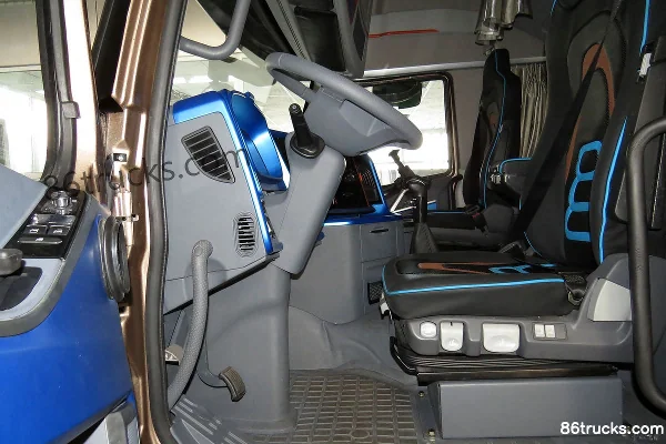 Projen Tianji (PROJEN) heavy truck 430 hp 6X4(10 wheels) tractor truck Cab (2) | 86Trucks