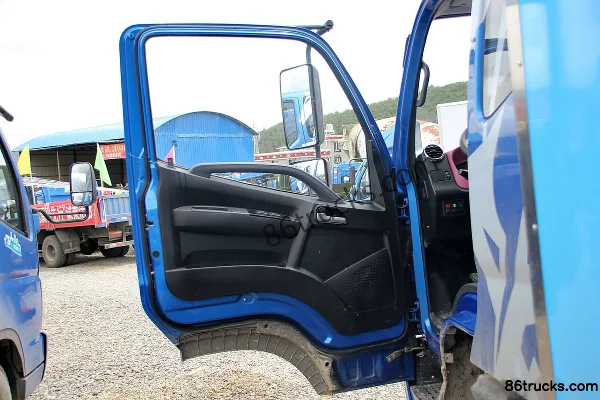 Bojun Yijun 130 hp 4X2(6 wheels) 6.2m Van Light Truck Cab (1) | 86Trucks