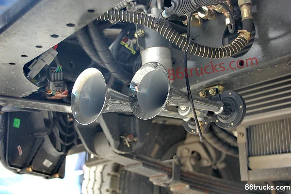 Bojun Yijun 130 hp 4X2(6 wheels) 6.2m Van Light Truck Chassis (3) | 86Trucks