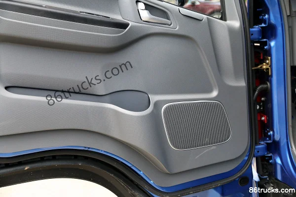 JAC Shuailing H330 160hp 4X2(6 wheels) 4.12m Single Row Van Light Truck Cab (2) | 86Trucks
