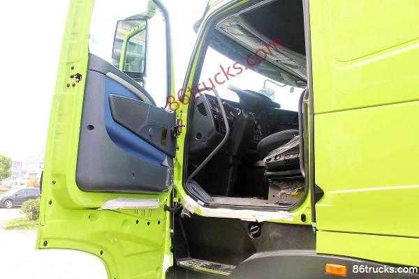 Sinotruk HOWO T7H Heavy Truck 440hp 4X2(6 wheels) Tractor Truck Cab (1) | 86Trucks