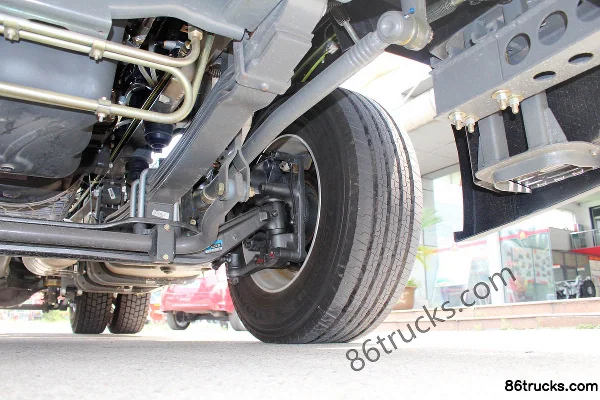 Sinotruk HOWO T7H Heavy Truck 440hp 4X2(6 wheels) Tractor Truck Chassis (3) | 86Trucks