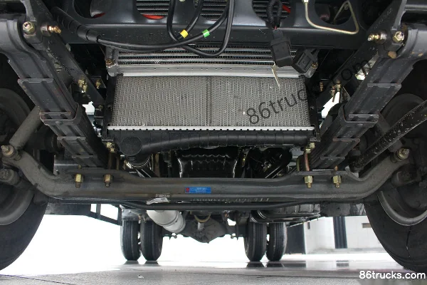 Dongfeng Kaipute E280 116hp 4X2(6 wheels) 3.9m semi-panel van light truck Chassis (3) | 86Trucks