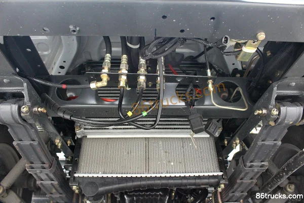 Dongfeng Kaipute E280 116hp 4X2(6 wheels) 3.9m semi-panel van light truck Chassis (2) | 86Trucks
