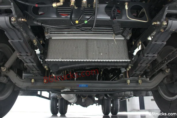 Dongfeng Kaipute E280 116hp 4X2(6 wheels) 3.9m semi-panel van light truck Chassis (1) | 86Trucks