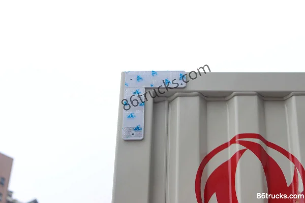 Dongfeng Kaipute E280 116hp 4X2(6 wheels) 3.9m semi-panel van light truck Chassis (2) | 86Trucks