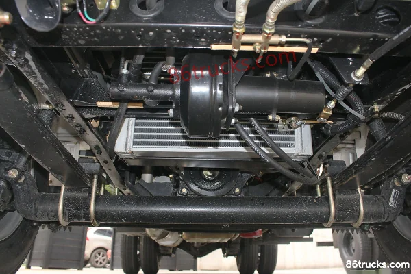 Dongfeng Xiaobawang V 82 ch 4X2(6 roues) plateau 3,3 m monoplace Châssis (2) | 86Trucks