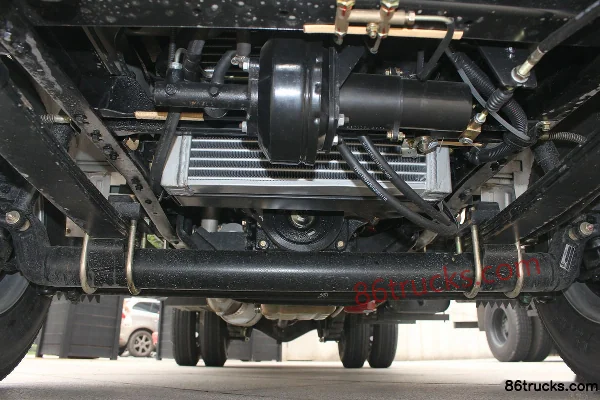 Dongfeng Xiaobawang V 82 ch 4X2(6 roues) plateau 3,3 m monoplace Châssis (1) | 86Trucks