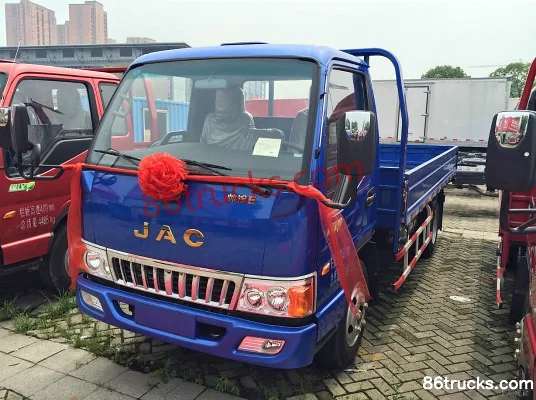 JAC Shuailing E330 120 hp 4X2(6 wheels) 4.18m single-row flatbed light truck Exterior (2) | 86Trucks