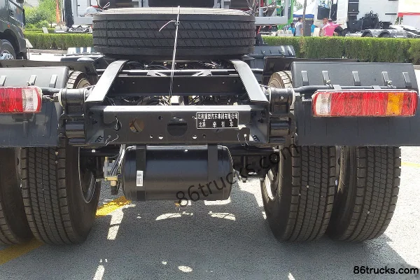 Beiben V3M Heavy Truck 350 hp 6X2(8 wheels) LNG Tractor Truck Chassis (2) | 86Trucks