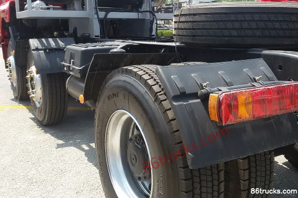 Beiben V3M Heavy Truck 350 hp 6X2(8 wheels) LNG Tractor Truck Chassis (1) | 86Trucks