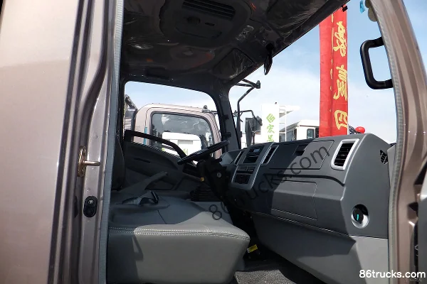 Sinotruk HOWO Hanjiang 102hp 4X2(6 wheels) 4.2m Single Row Stake Light Truck Cab (2) | 86Trucks