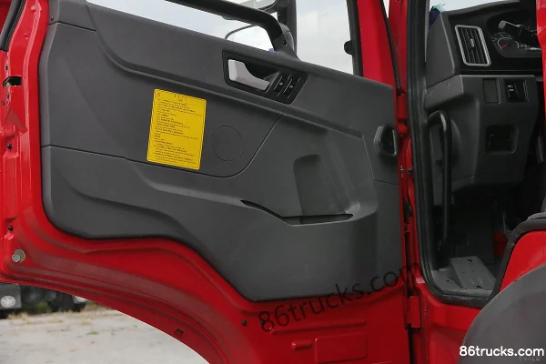 FAW Jiefang Qingdao Han V2.0 10.5L LNG 430 hp 4X2(6 wheels) Fast Gear 12-Speed Tractor Truck Cab (3) | 86Trucks