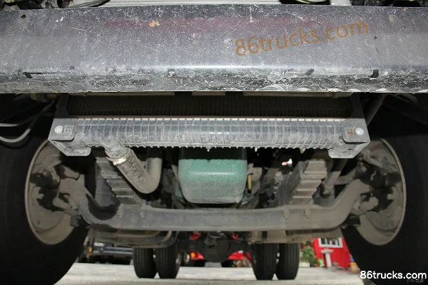 FAW Jiefang Qingdao Han V2.0 10.5L LNG 430 hp 4X2(6 wheels) Fast Gear 12-Speed Tractor Truck Chassis (2) | 86Trucks