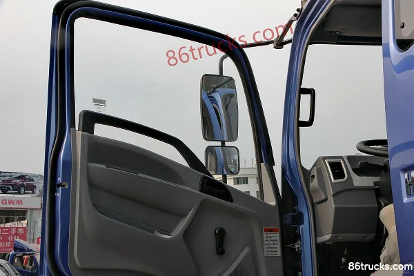 Sinotruk HOWO MANH3 160ch 4X2(6 roues) 4,5m camion benne (457D)(130 simple vérin) Cabine (2) | 86Trucks