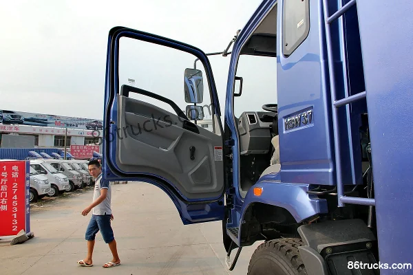 Sinotruk HOWO MANH3 160ch 4X2(6 roues) 4,5m camion benne (457D)(130 simple vérin) Cabine (1) | 86Trucks